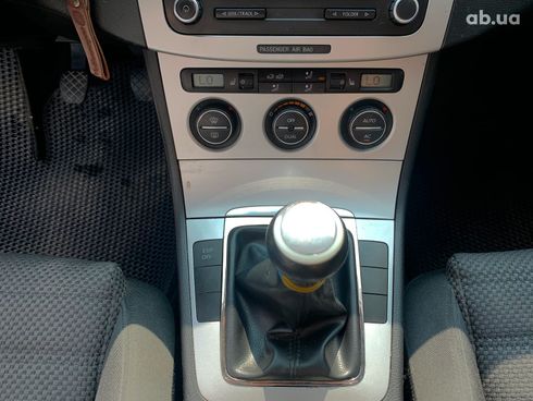 Volkswagen passat b6 2008 серый - фото 34