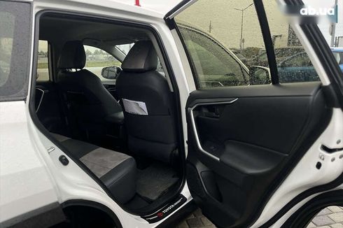 Toyota RAV4 2019 - фото 12