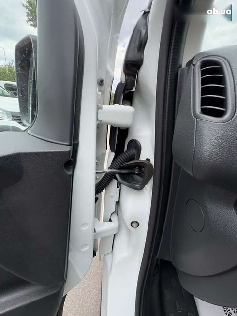 Renault Trafic 2020 - фото 23