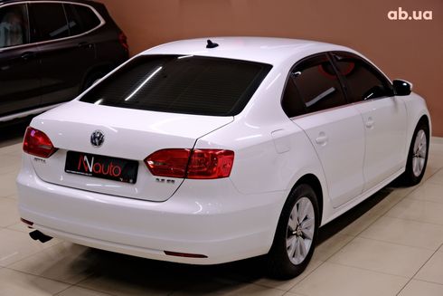 Volkswagen Jetta 2012 белый - фото 6