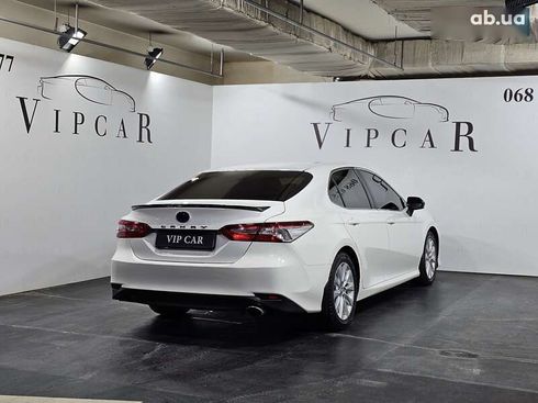 Toyota Camry 2017 - фото 11