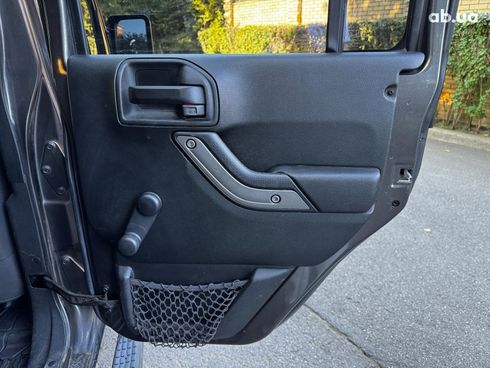 Jeep Wrangler 2016 серый - фото 27