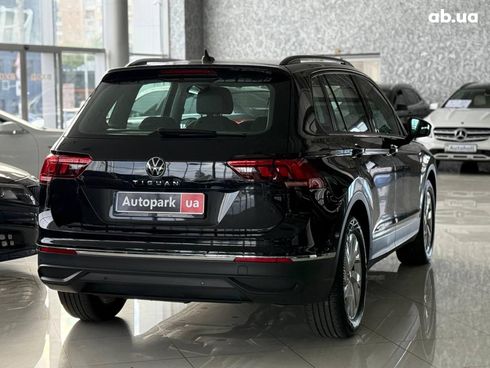 Volkswagen Tiguan 2021 черный - фото 8
