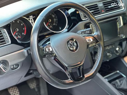 Volkswagen Jetta 2016 красный - фото 20