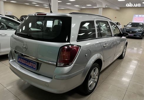 Opel Astra 2008 серебристый - фото 6