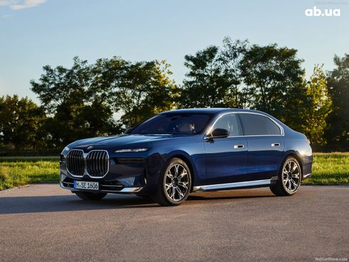 BMW 7 серия 2023 - фото 2