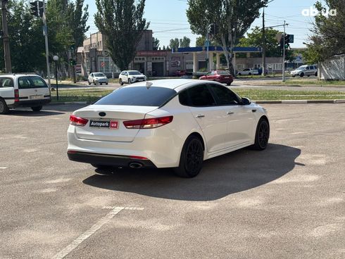 Kia Optima 2016 белый - фото 5