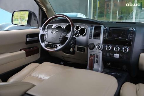 Toyota Sequoia 2012 - фото 11