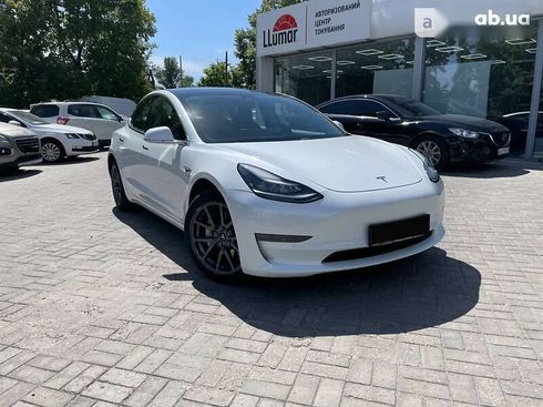 Tesla Model 3 2019 - фото 2