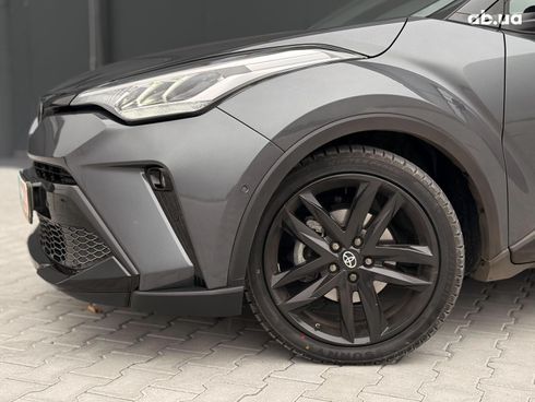Toyota C-HR 2022 серый - фото 5