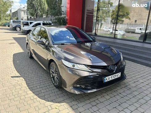 Toyota Camry 2020 - фото 2