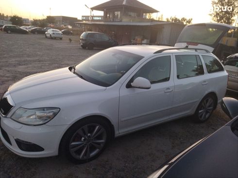 Skoda Octavia 2010 белый - фото 6