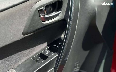 Toyota Auris 2013 - фото 8