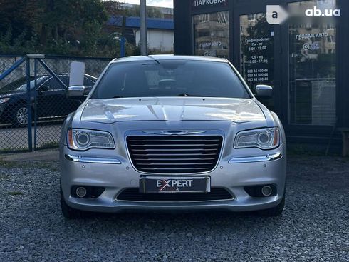 Chrysler 300C 2012 - фото 2