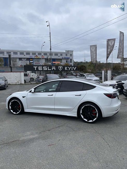 Tesla Model 3 2021 - фото 2