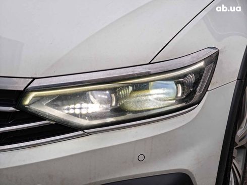 Volkswagen passat alltrack 2020 белый - фото 5