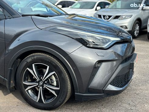 Toyota C-HR 2022 серый - фото 4