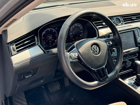 Volkswagen Passat 2015 серый - фото 21
