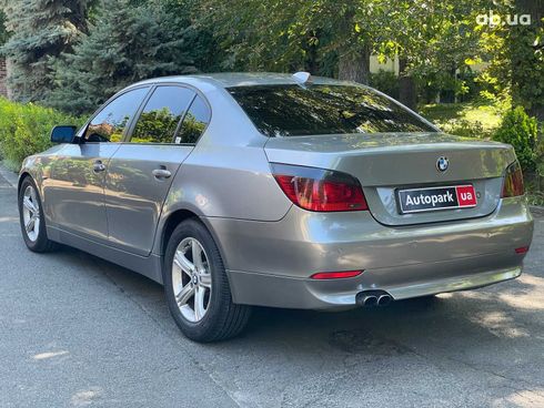 BMW 5 серия 2005 серый - фото 9