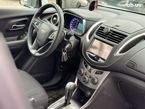 Chevrolet Trax 2016 серый - фото 20