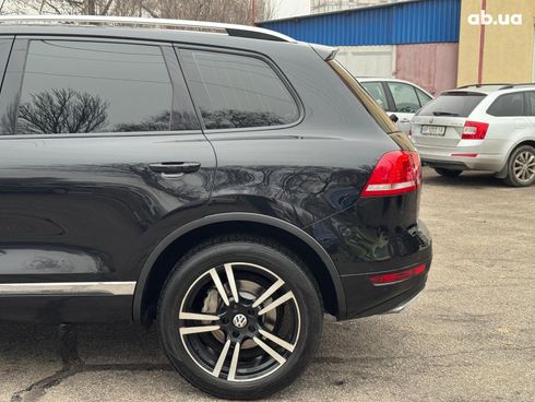 Volkswagen Touareg 2012 черный - фото 10