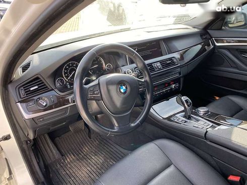 BMW 5 серия 2016 - фото 10
