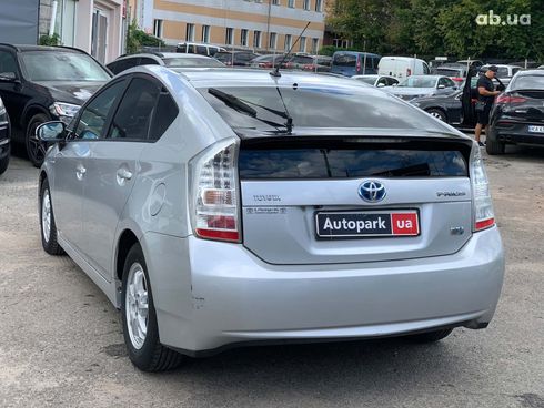 Toyota Prius 2010 серый - фото 20