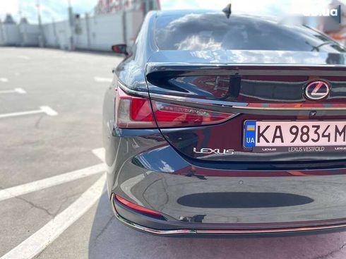 Lexus ES 2019 - фото 12