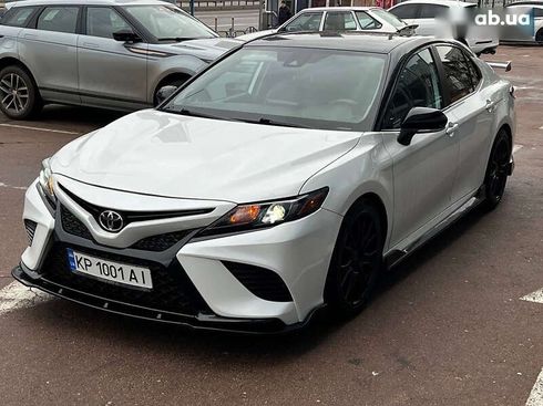 Toyota Camry 2021 - фото 2