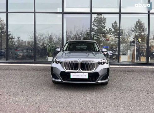 BMW iX1 2023 - фото 2