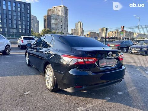 Toyota Camry 2019 - фото 11