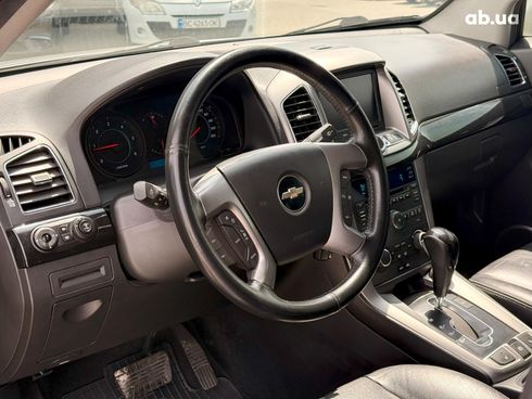 Chevrolet Captiva 2011 серый - фото 14