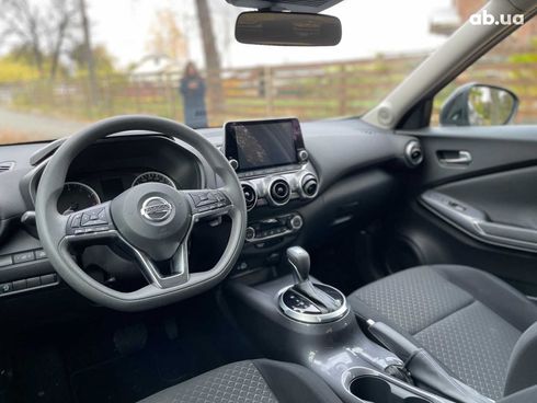 Nissan Juke 2021 серый - фото 32