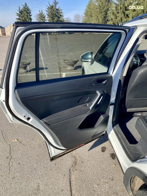 Volkswagen Tiguan Allspace 2018 белый - фото 20