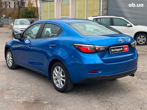 Toyota Yaris 2017 синий - фото 9