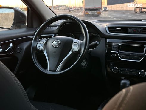Nissan Qashqai 2015 белый - фото 17