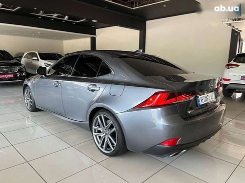 Lexus IS 2017 - фото 6