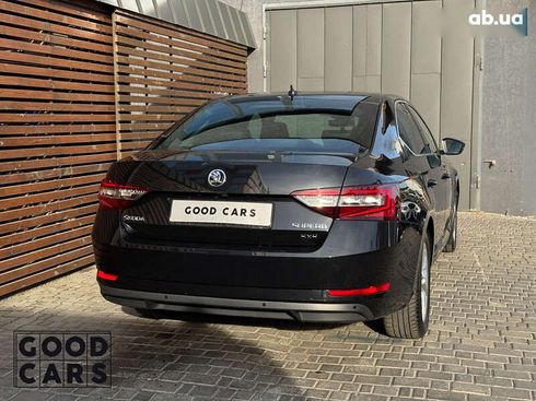 Skoda Superb 2018 - фото 10