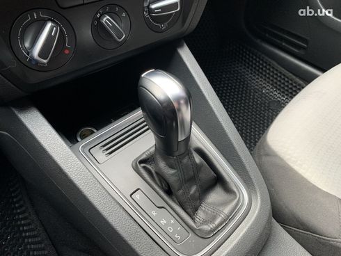 Volkswagen Jetta 2016 серый - фото 13