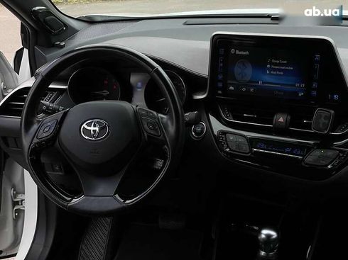 Toyota C-HR 2017 - фото 24
