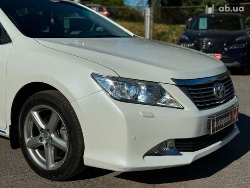 Toyota Camry 2014 белый - фото 4