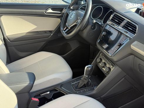 Volkswagen Tiguan 2017 красный - фото 14