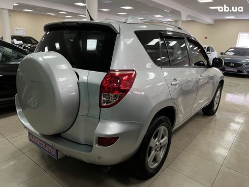 Toyota RAV4 2006 серебристый - фото 13