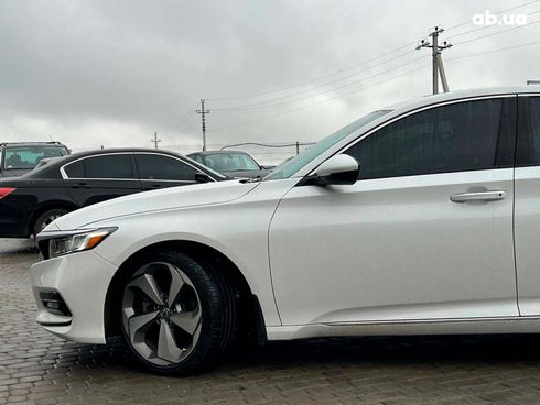 Honda Accord 2018 белый - фото 9