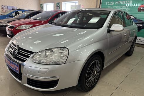 Volkswagen Jetta 2006 серебристый - фото 2