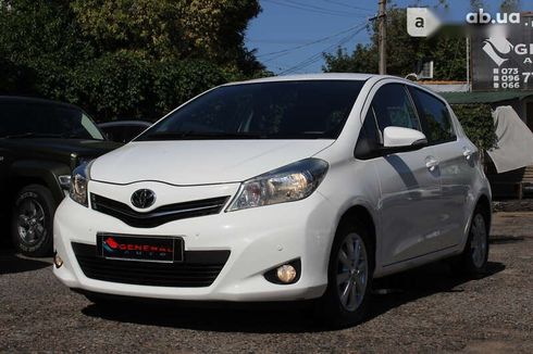 Toyota Yaris 2014 - фото 2