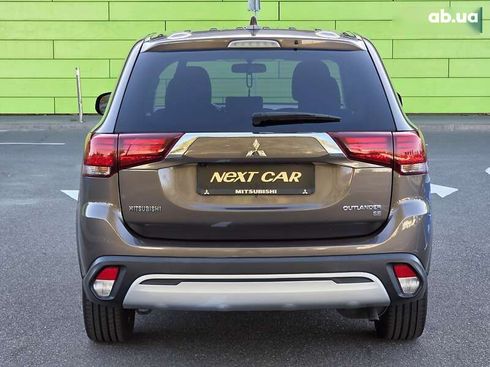 Mitsubishi Outlander 2018 - фото 9