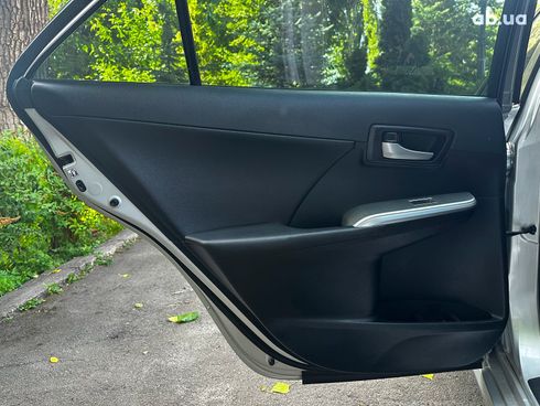 Toyota Camry 2012 серый - фото 18
