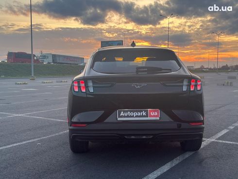 Ford Mustang Mach-E 2023 черный - фото 11