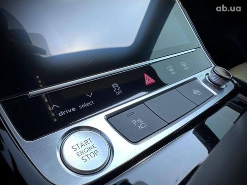 Audi A8 2018 серый - фото 16